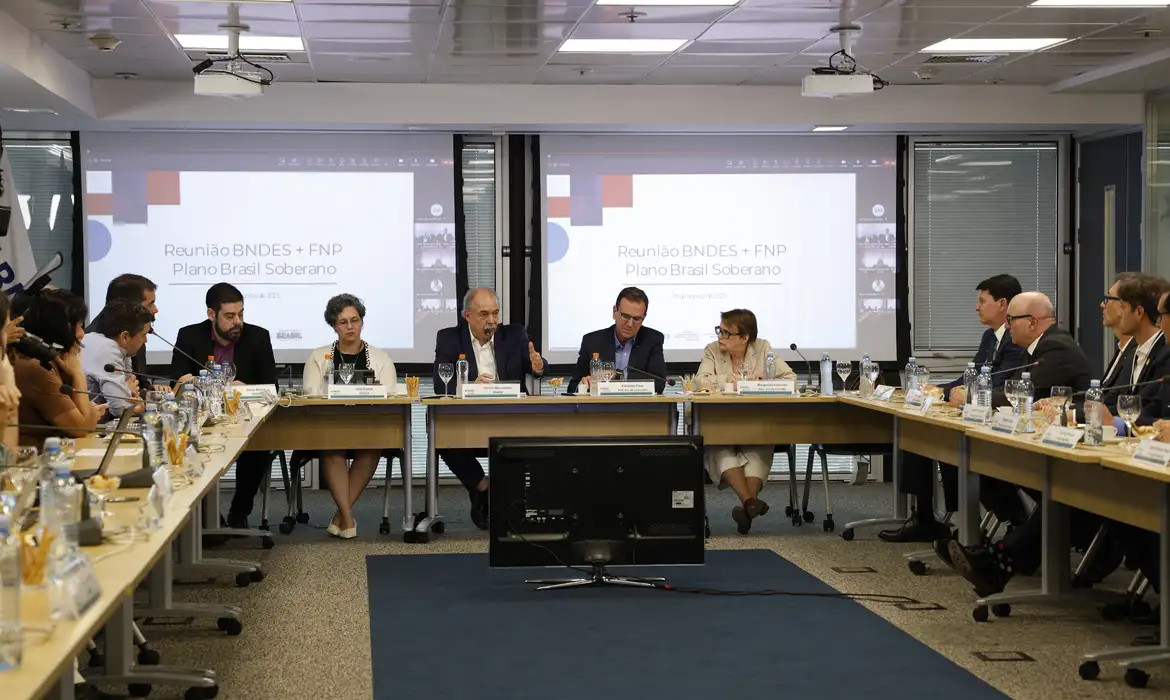 BNDES estuda suspensão temporária de dívidas de afetados por tarifaço