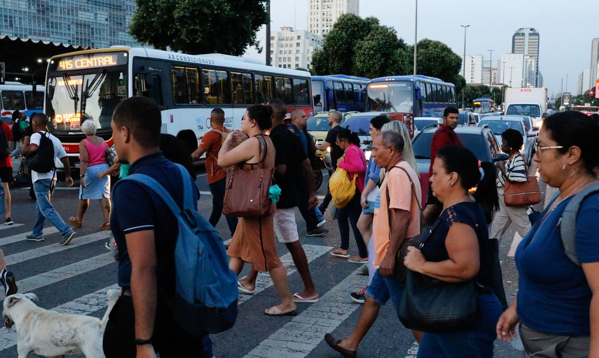 Brasil  tem queda na desigualdade em educação, emprego e meio ambiente