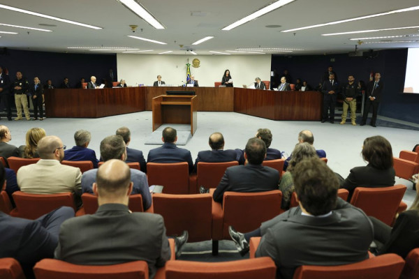 Mais de 3,3 mil pessoas querem acompanhar julgamento de Bolsonaro