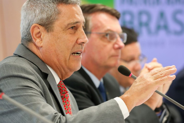 Moraes pede parecer da PGR sobre pedido para soltar Braga Netto