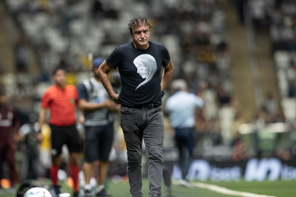 Atlético-MG anuncia saída do técnico Cuca, oito meses após contratação