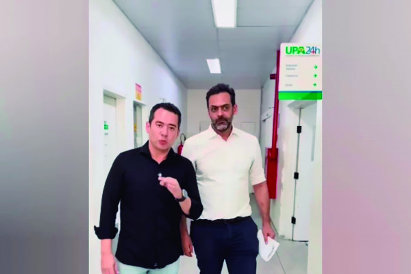 Prefeito Ricardo Silva ao lado do secretário Maurício Godinho, no vídeo que gerou o processo