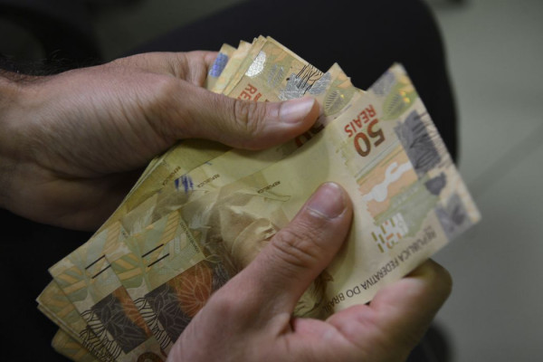 Proposta do Orçamento de 2026 prevê salário mínimo de R$ 1.631