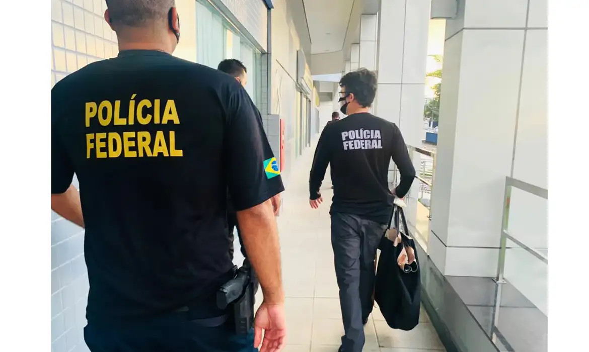 Oito pessoas continuam foragidas após megaoperação da Polícia Federal