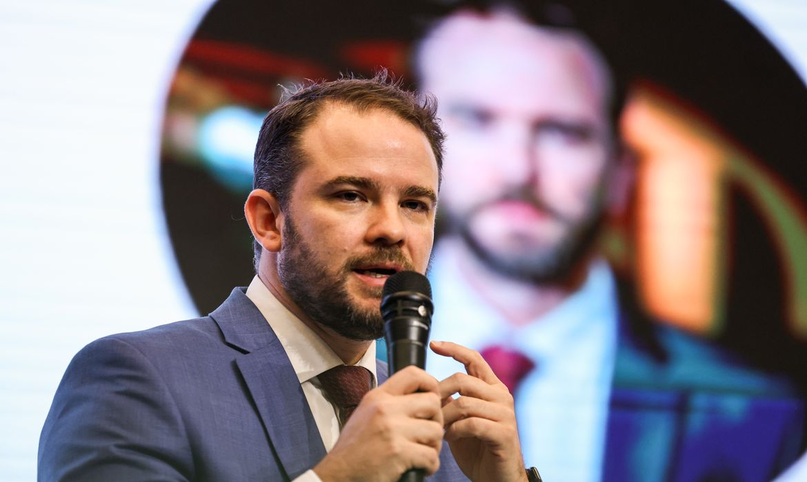 Projeto propõe corte de R$ 19,6 bi em benefícios fiscais em 2026