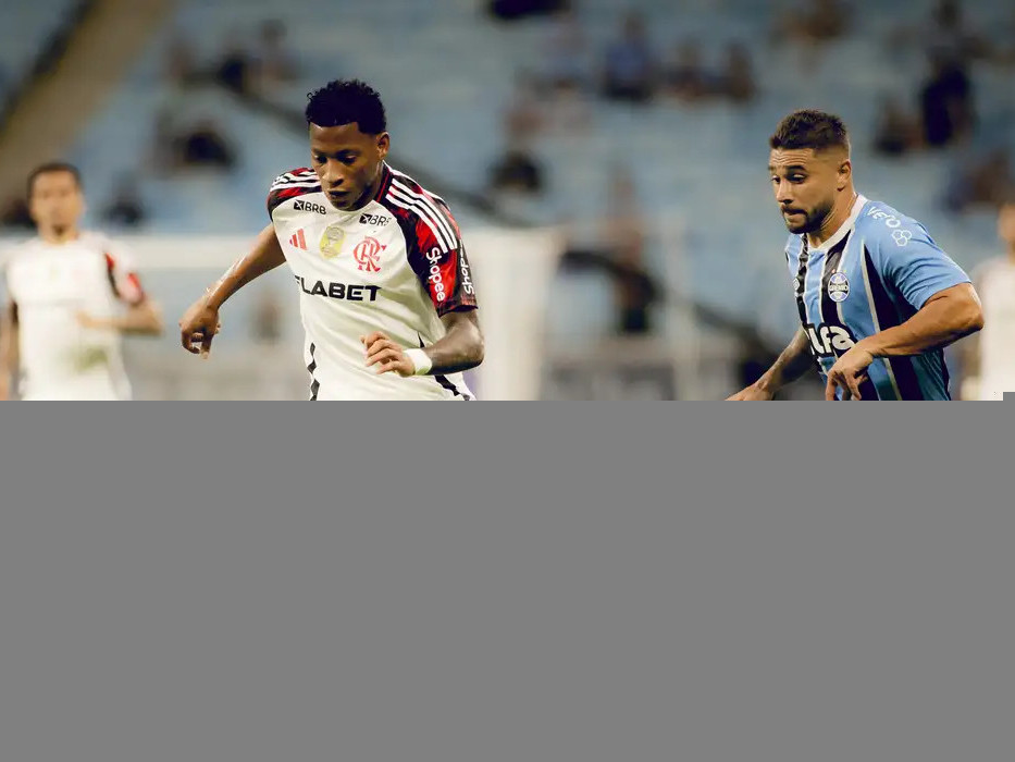 Em momentos distintos, Flamengo e Grêmio se enfrentam no Maracanã
