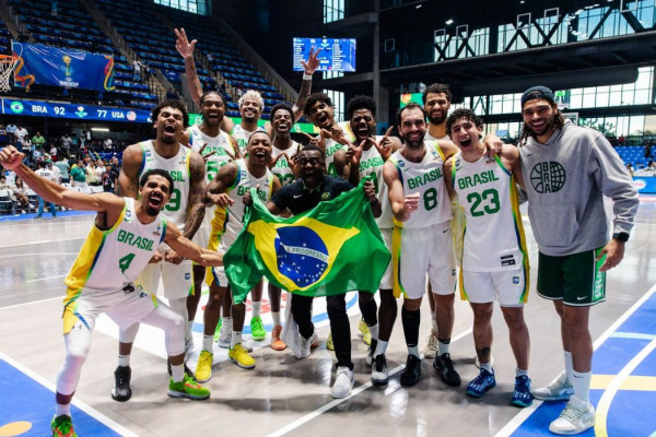 Brasil decide Copa América de basquete masculino contra Argentina