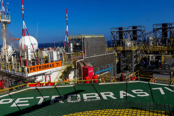 Brasil bate pela 1ª vez marca de 5 milhões de barris de petróleo e gás