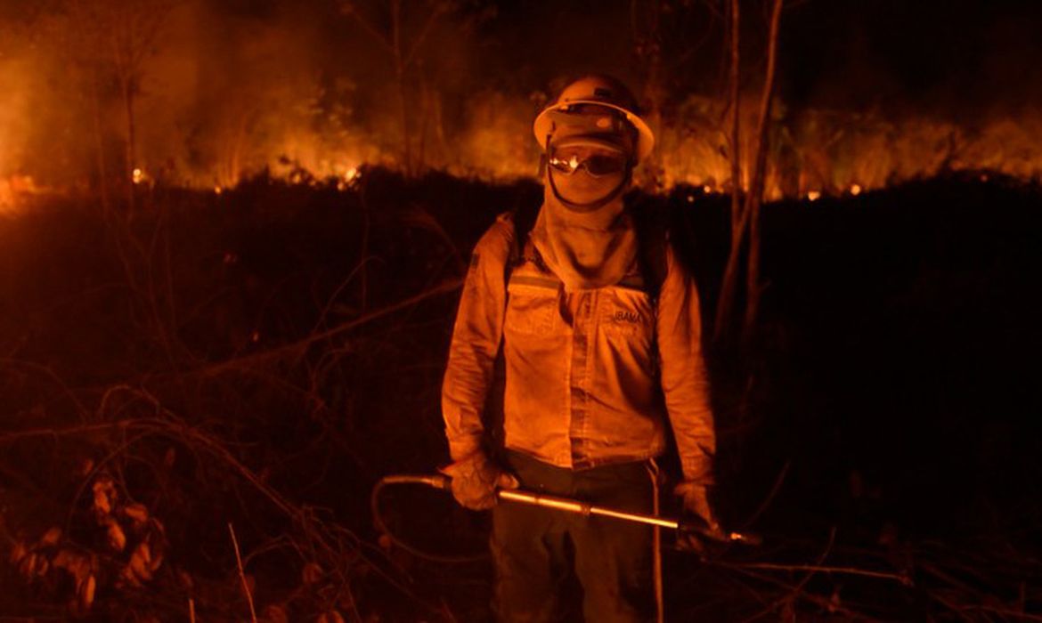 Caminhos da Reportagem expõe os desafios no combate às queimadas