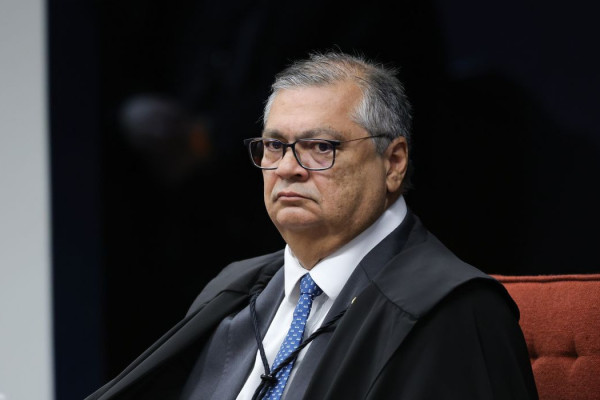 PF indicia mulher que tentou agredir Flávio Dino durante voo