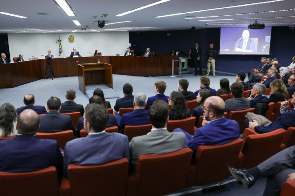 Após PGR, julgamento de Bolsonaro tem intervalo e voltará com defesas