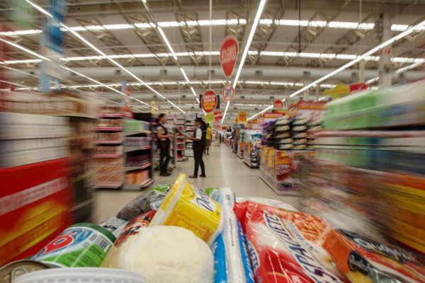 Apesar dos juros, consumo das famílias foi motor da economia no 2º tri