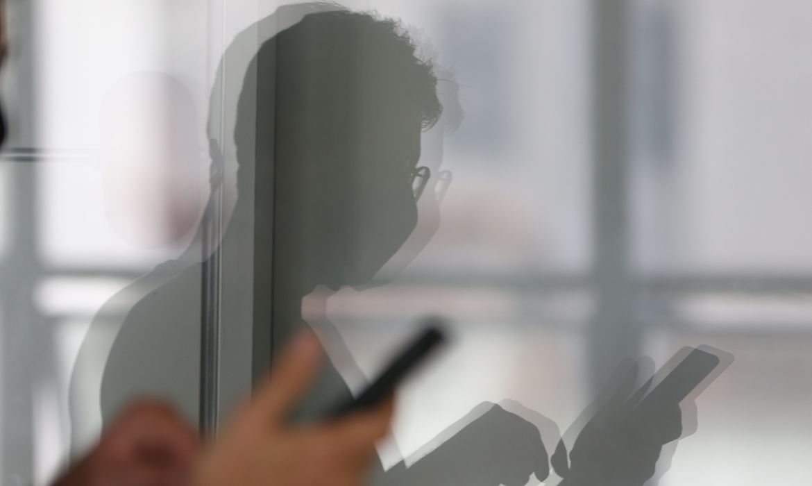 Compradores de celular com restrição criminal são notificados em SP