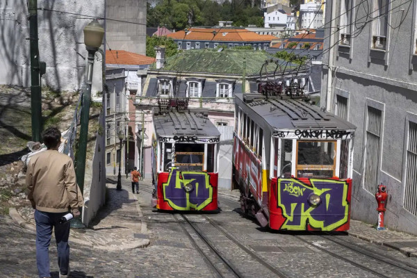 Acidente com bondinho em Lisboa deixa 15 mortos