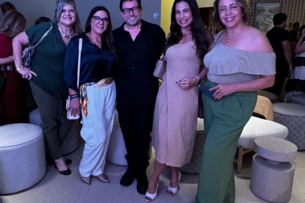ViCk Sant'Anna; Gi Monteiro, Lufe Gomes, Carol Lemes e Heloisa Pedrosa