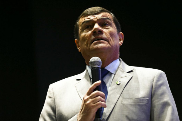 Defesa diz que ex-ministro atuou para demover Bolsonaro de golpe