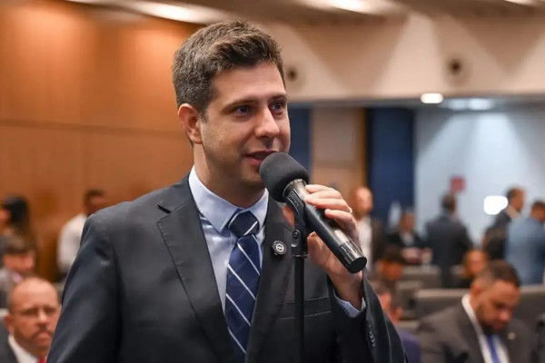 Picciani reassume vaga na Alerj e substitui deputado TH Joias