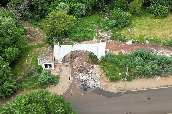 Vista aérea da entrada do Parque Rubem Cione, uma das obras prometidas por Ricardo com dinheiro do Centro - Fred Ferrarezi