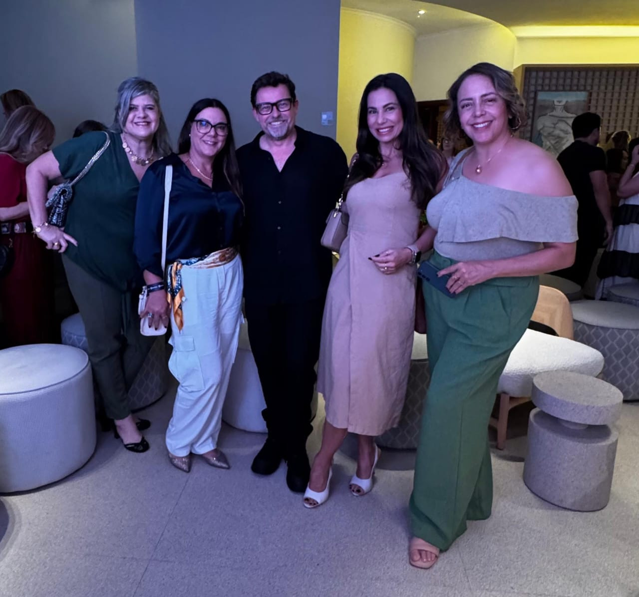 ViCk Sant'Anna; Gi Monteiro, Lufe Gomes, Carol Lemes e Heloisa Pedrosa