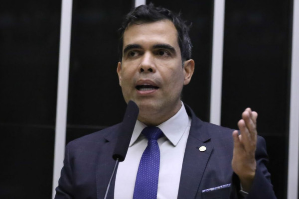 Deputado alvo da PF diz que destinou recursos para cesta básica