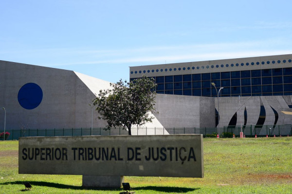 Marluce Caldas e Carlos Brandão tomam posse como ministros do STJ