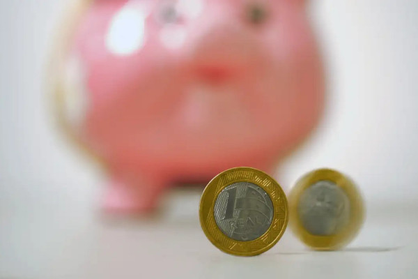 Poupança tem retirada líquida de R$ 7,6 bilhões em agosto