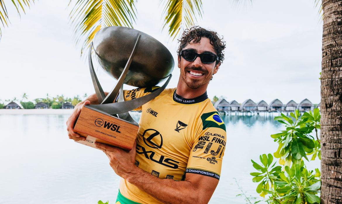 Inspirado em Ronaldo, Yago Dora destaca supremacia brasileira no surfe