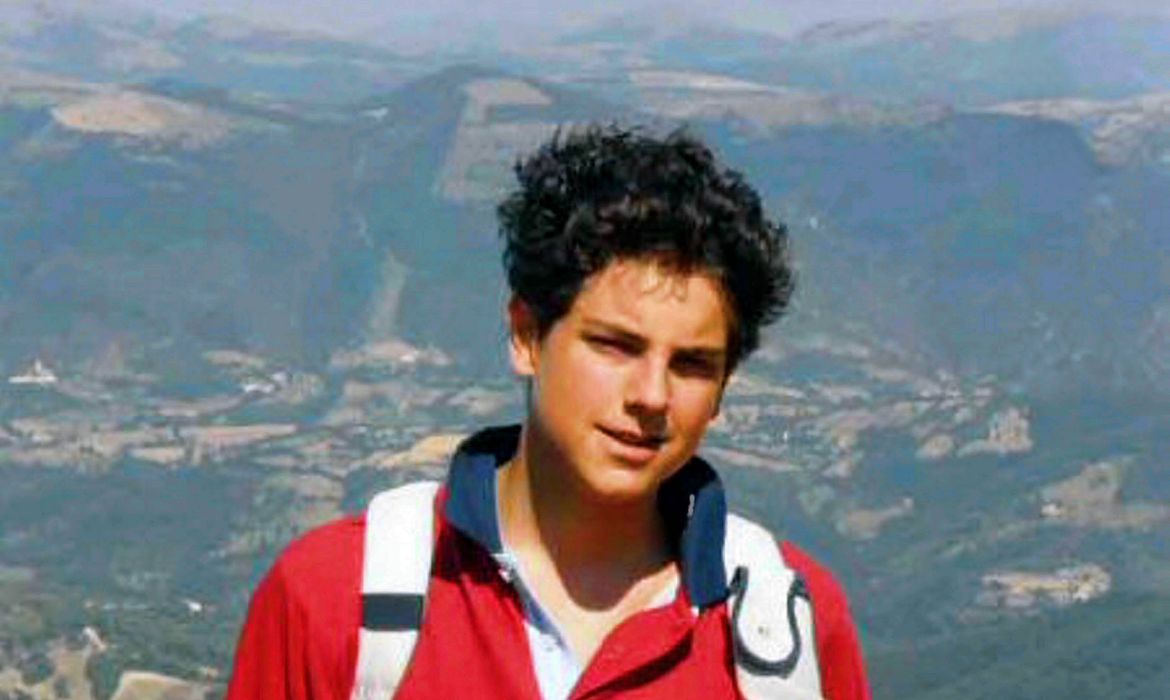 Canonização do 1º santo millennial ocorre neste domingo no Vaticano