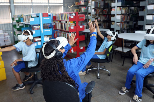 Rádio Nacional da Amazônia celebra dia do bioma em escola do DF