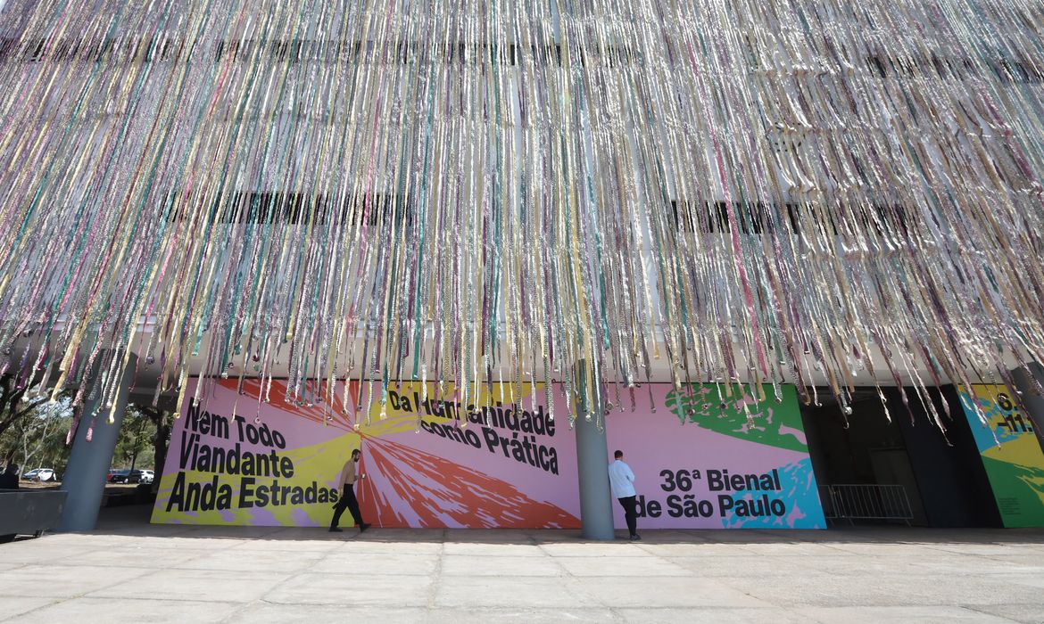 Com reflexões sobre a humanidade, Bienal de São Paulo abre ao público