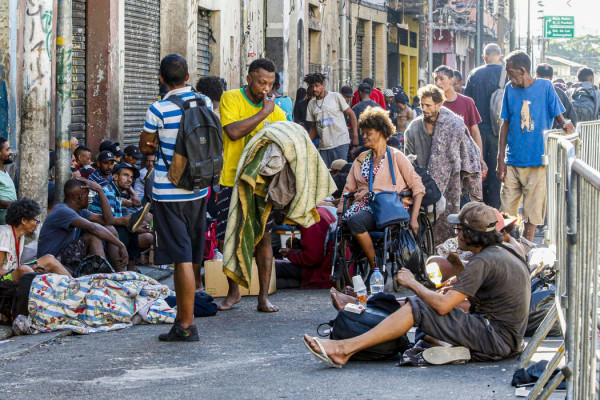 Caminhos da Reportagem mostra conflitos na Cracolândia em São Paulo