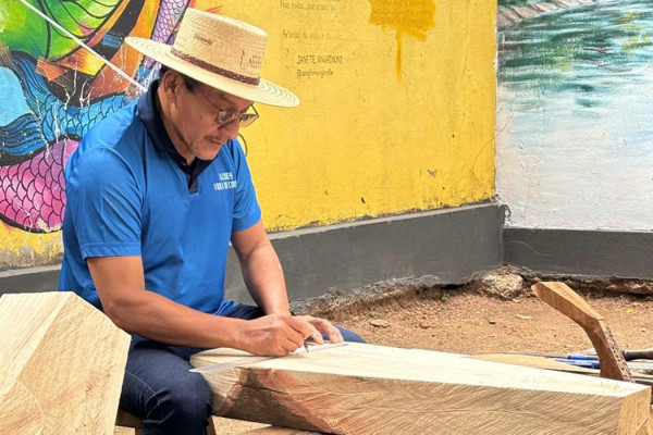 Artesão e violeiro mantêm viva tradição da viola de cocho no Pantanal