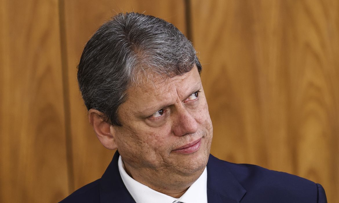 Deputado pede inquérito contra Tarcísio após falas contra STF