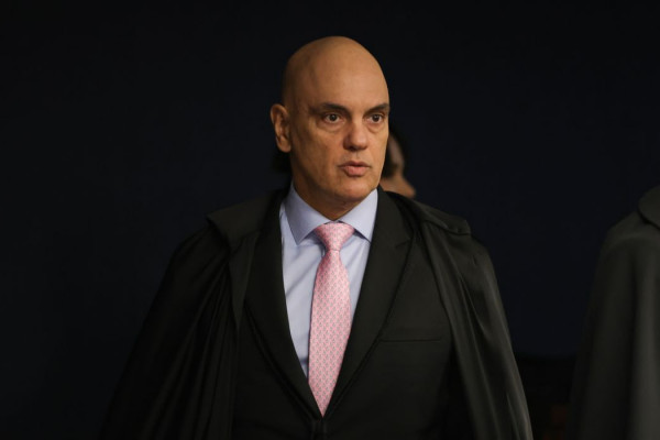 Moraes vota para condenar Bolsonaro e mais sete por golpe de Estado