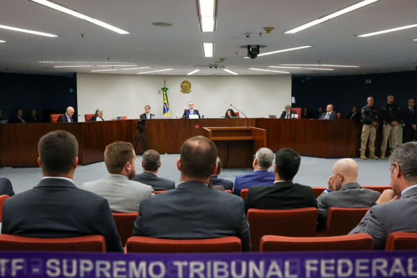 Ao vivo: STF retoma julgamento de Bolsonaro; Dino é o segundo a votar