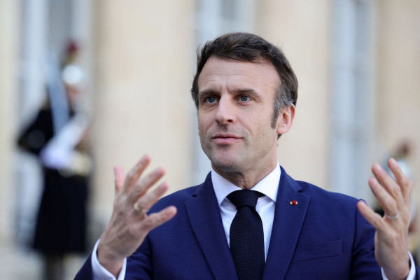 Macron busca novo primeiro-ministro para após colapso do governo