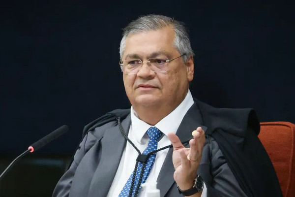 Dino vota pela condenação de Bolsonaro e mais sete; placar está 2 a 0