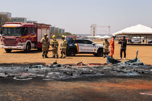 Polícia prende suspeito de incendiar banheiros químicos na Esplanada
