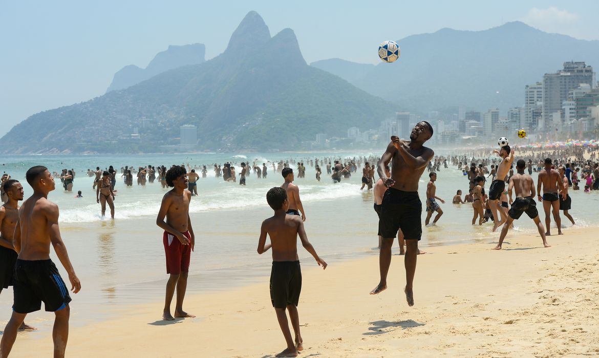 Chegada de uma frente fria não impede veranico no Rio de Janeiro