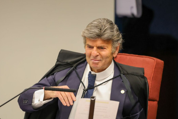 Fux cita incompetência do STF para julgar ação contra Bolsonaro