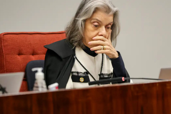 Voto de Cármen Lúcia pode formar maioria para condenar Bolsonaro