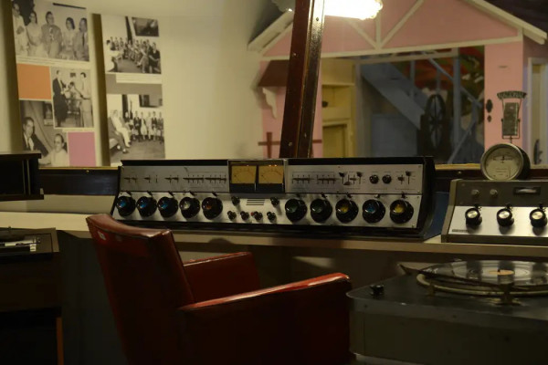 Programação especial nesta sexta-feira marca 89 anos da Rádio Nacional