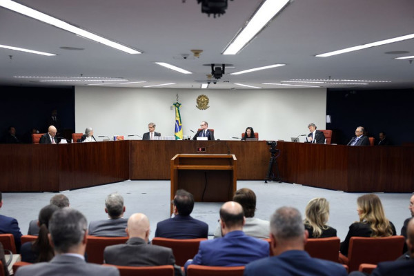 STF retoma julgamento de Bolsonaro; Cármen Lúcia vota