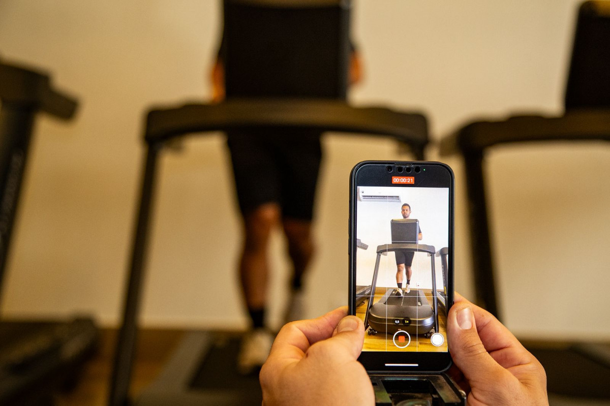 Uso de tênis adequado e fortalecimento muscular são fundamentais