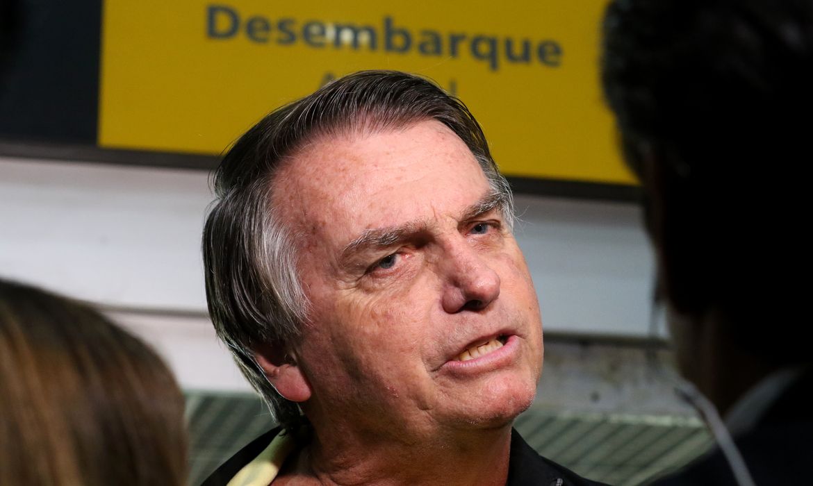 Bolsonaro pode ficar inelegível até 2060 após condenação 