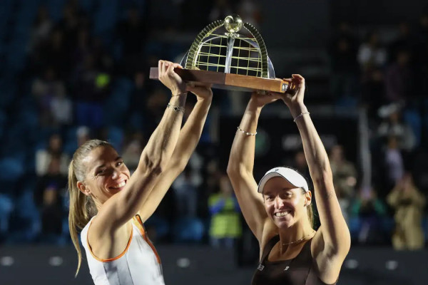 Luisa Stefani e Timea Babos conquistam título de duplas no SP Open