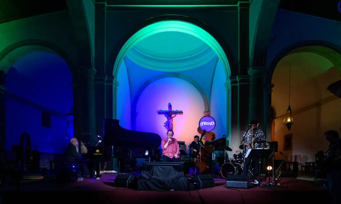 Catedral de 1540 recebe Edu Lobo na volta do MIMO Festival a Olinda