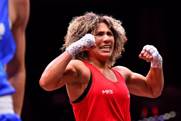 Rebeca Lima é campeã mundial de boxe em Liverpool