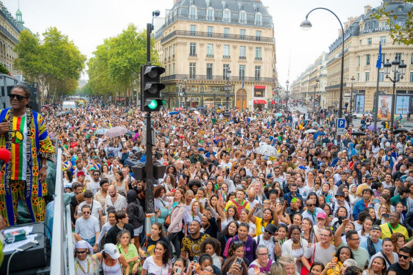Cultura afro-brasileira é celebrada em Paris com Lavagem de Madeleine