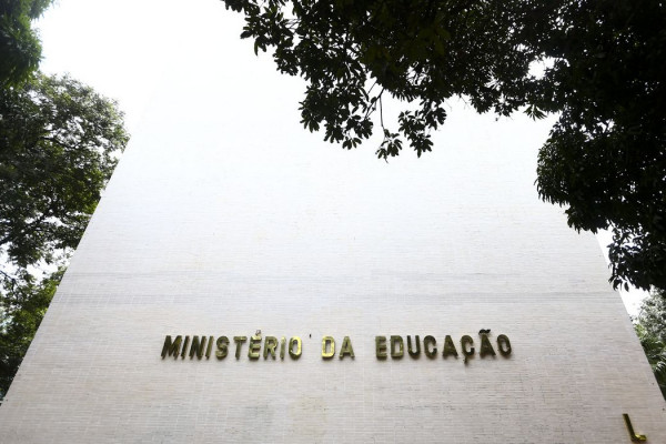 Sai lista de cursos superiores semipresenciais autorizados pelo MEC